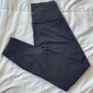 Lululemon Wunder Under Leggings 25”. Size 6